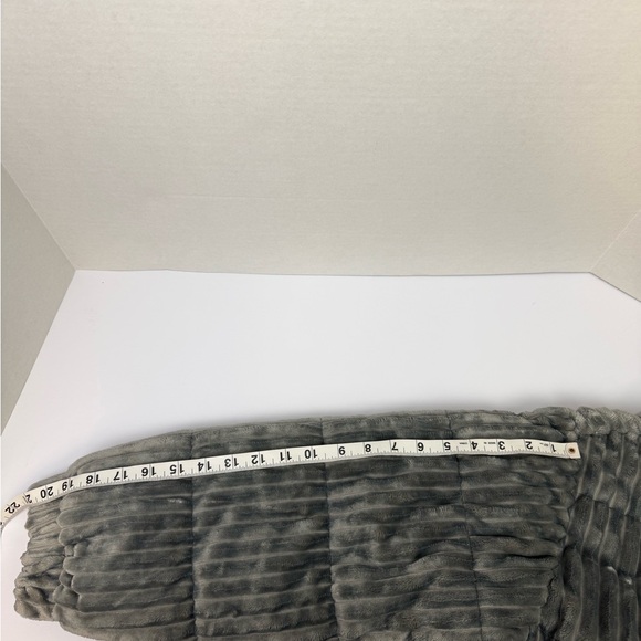 American Eagle Plush Puffer Jacket – Gray – Size M – NWT - Picture 10 of 11